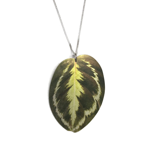 Medallion leaf necklace