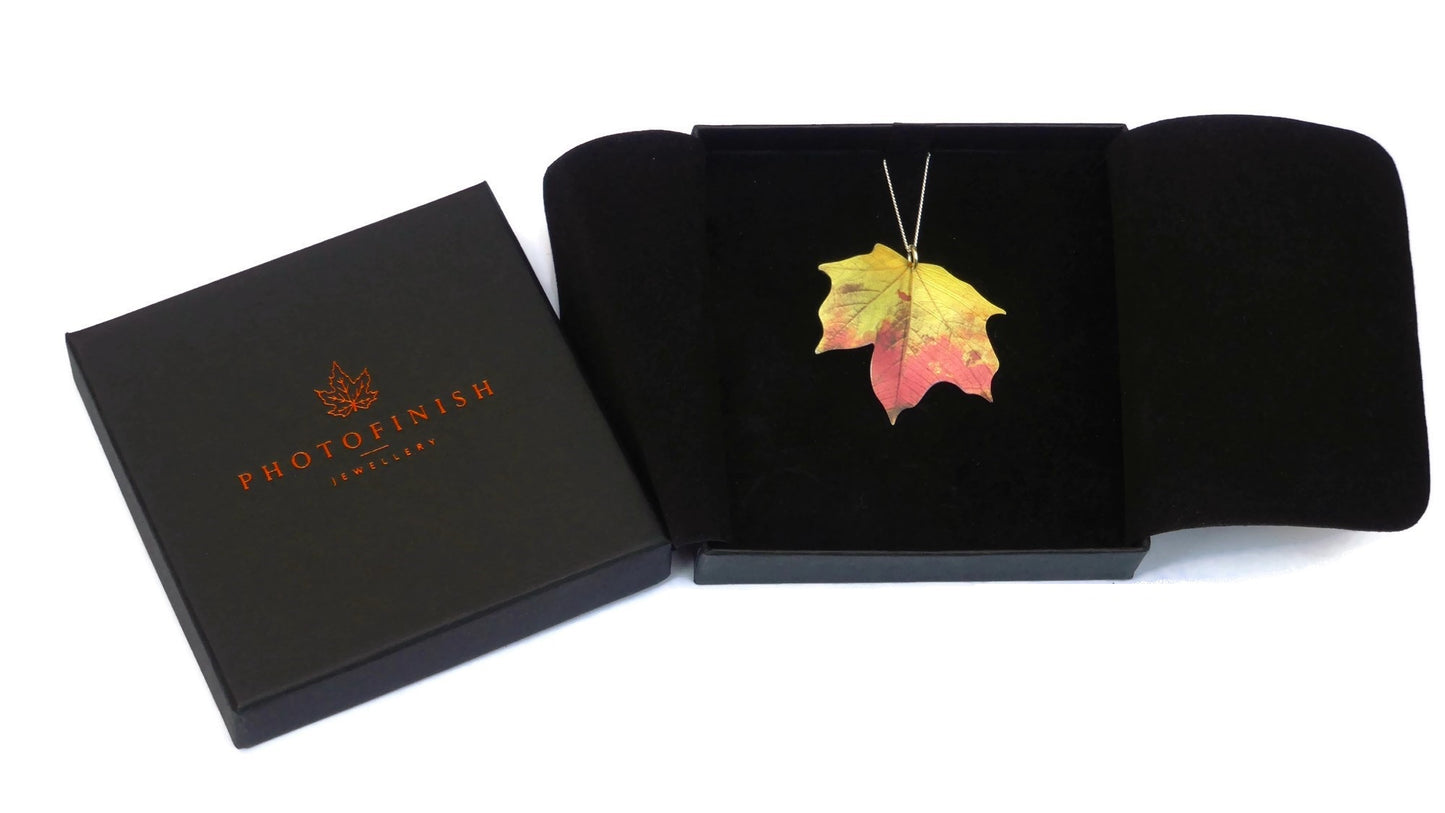 Maple leaf necklace Ditton
